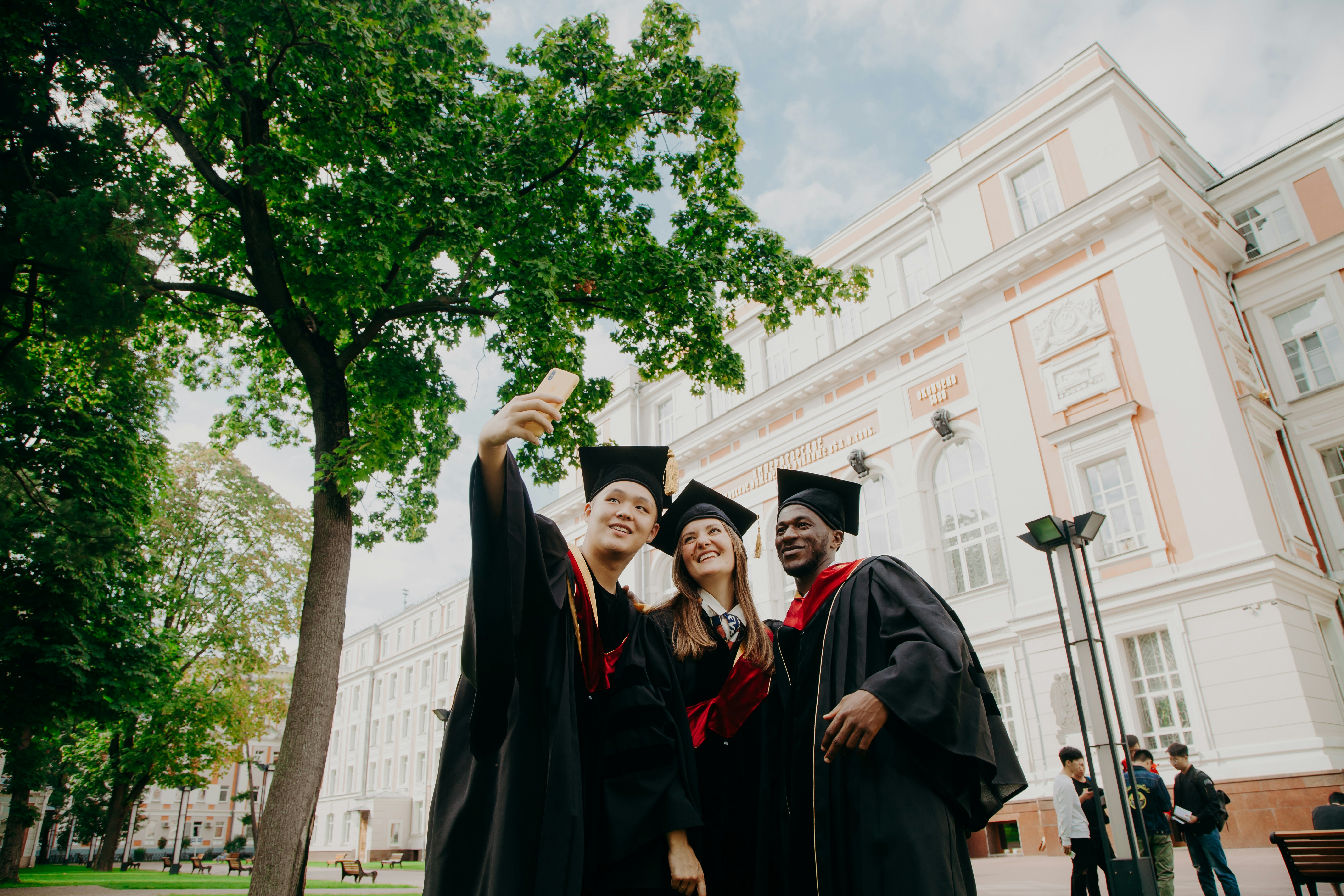 Charity offers £5k postgraduate student bursary for pharmacy families